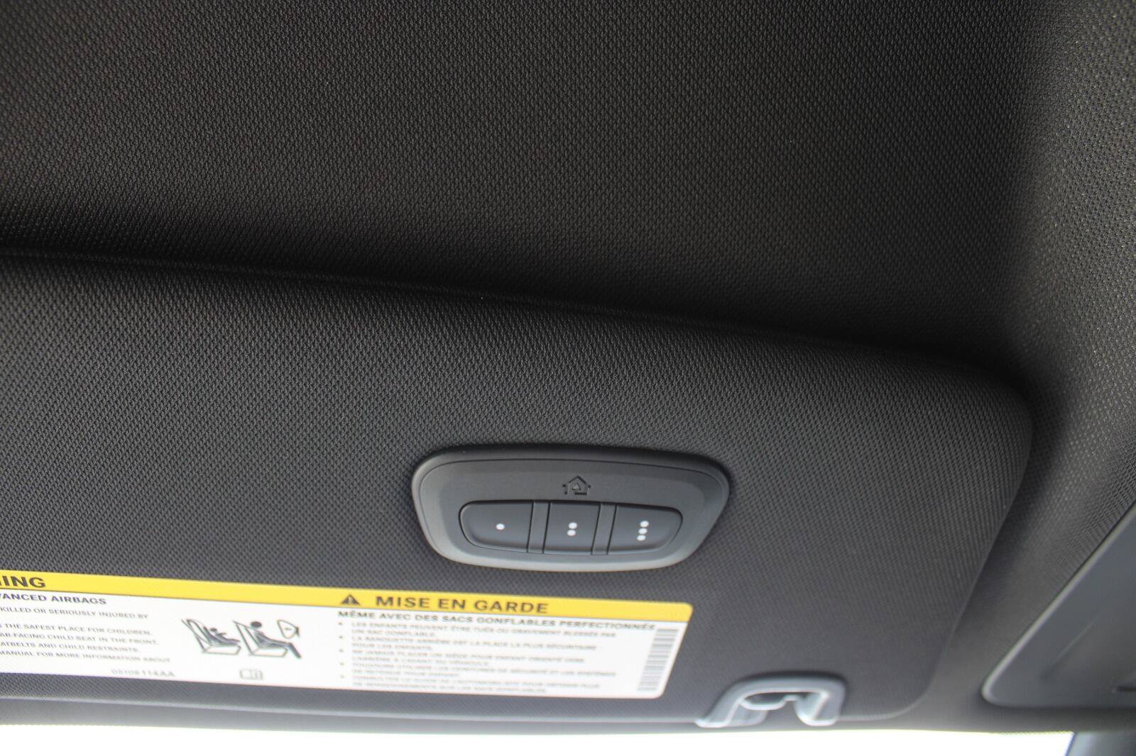New 2027 Chrysler Pacifica Select FWD image 17