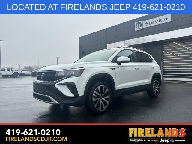 Used 2024 Volkswagen Taos SE image 3