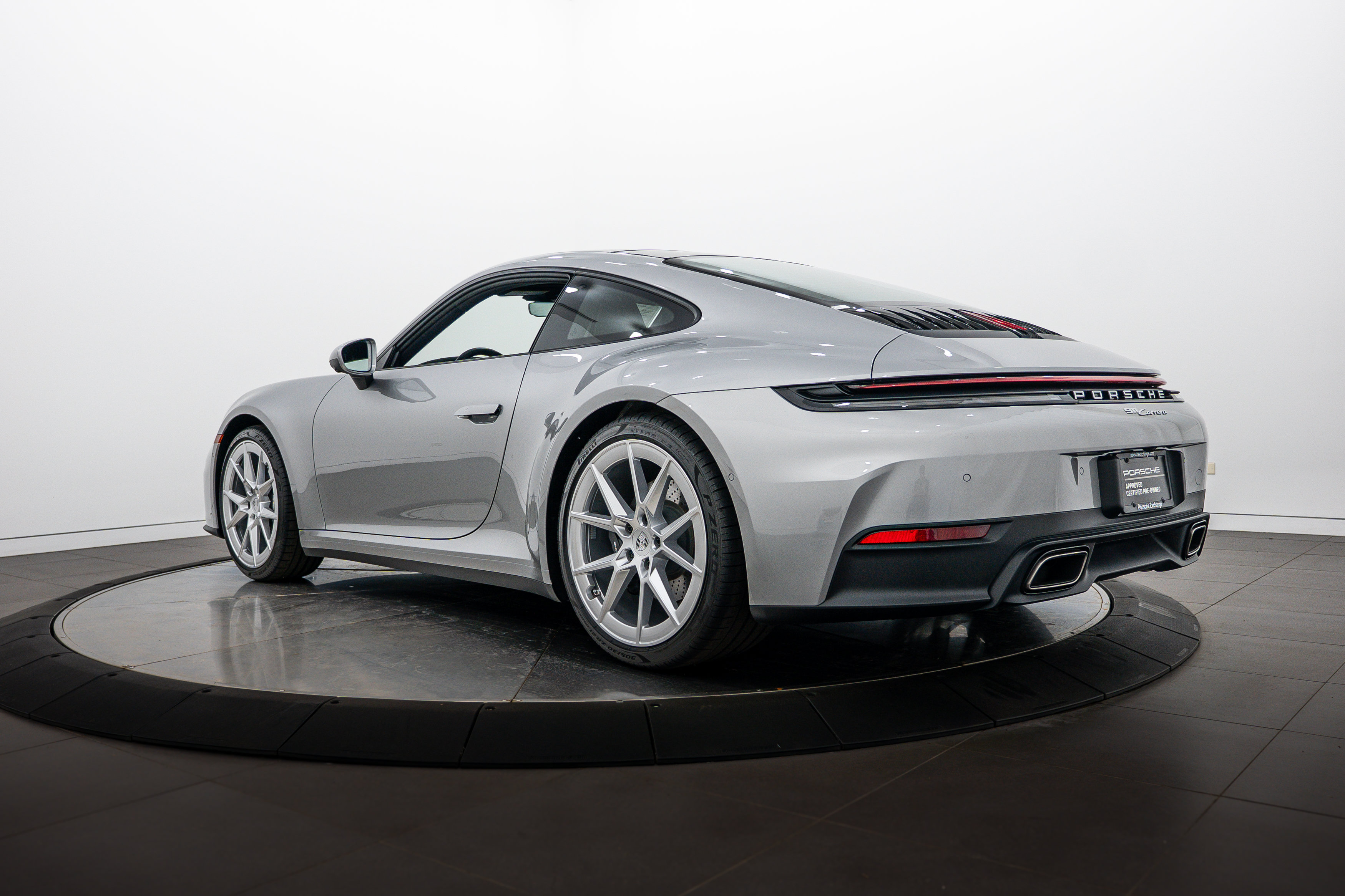 Certified 2025 Porsche 911 Carrera RWD image 3