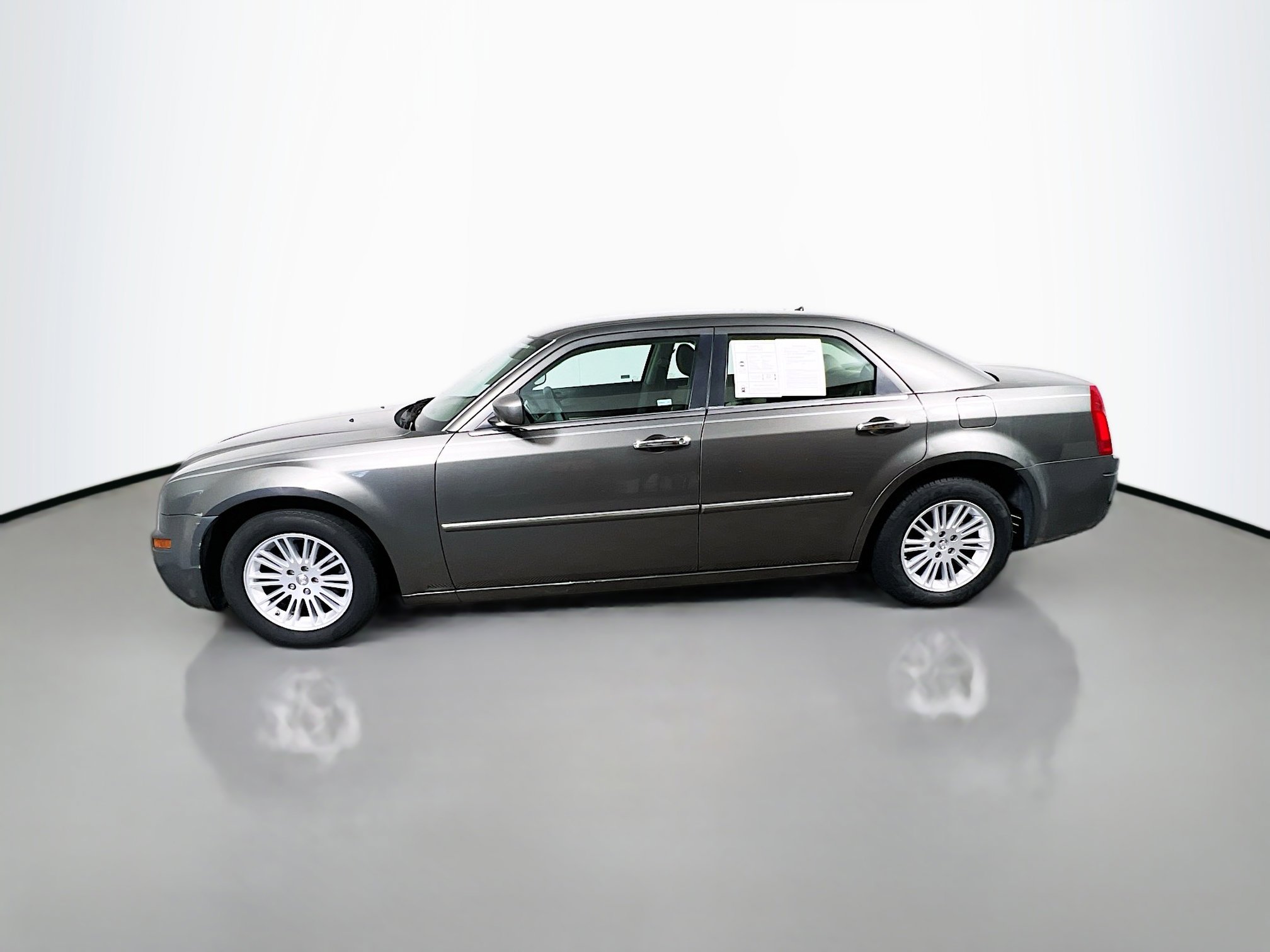 Used 2008 Chrysler 300 LX image 9