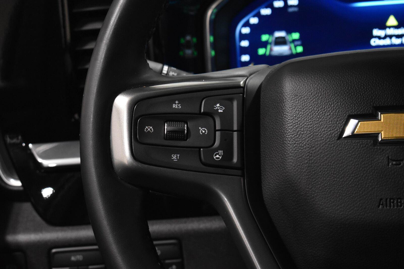 Used 2024 Chevrolet Silverado 1500 LT AWD/4WD image 7