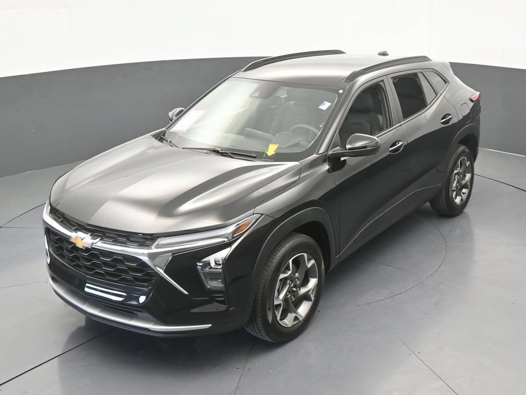 Used 2025 Chevrolet Trax LT FWD image 43