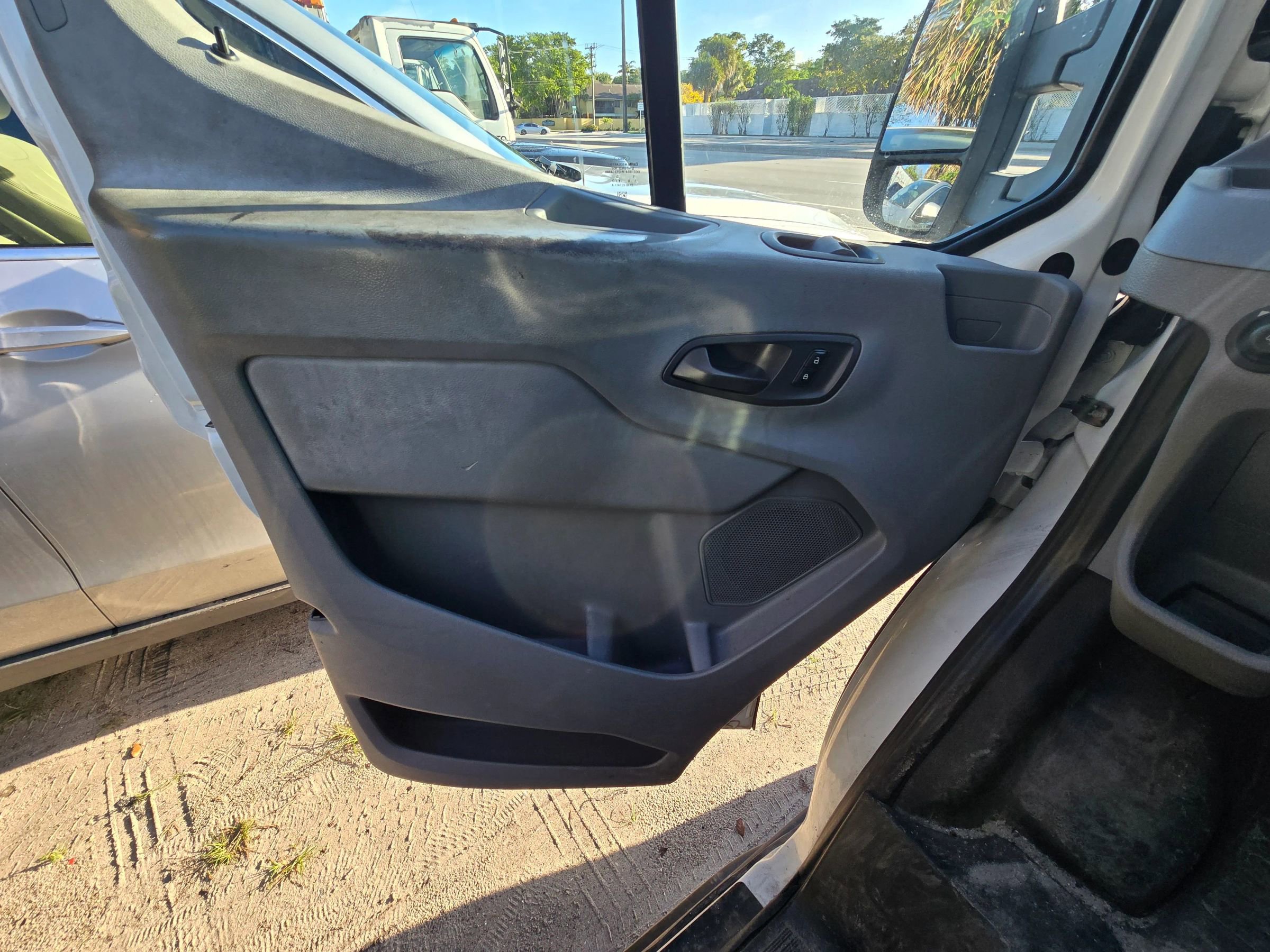 Used 2015 Ford Transit 150 130 Low Roof w/ Exterior Upgrade Package RWD image 17