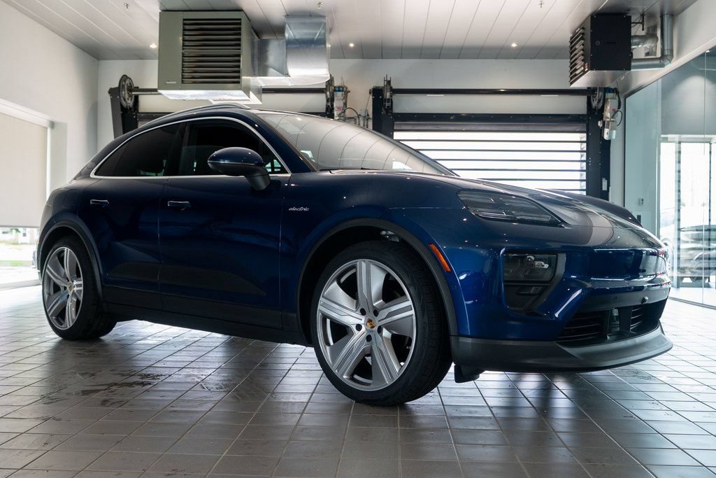 Used 2024 Porsche Macan 4 Electric AWD/4WD image 6