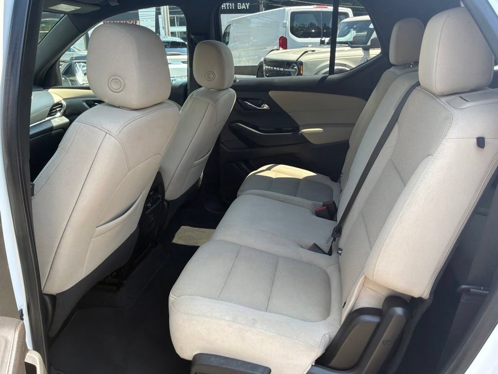 Used 2022 Chevrolet Traverse LS AWD/4WD image 17