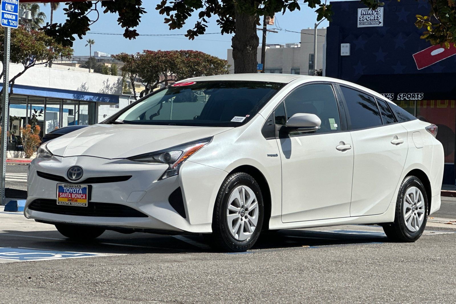Used 2017 Toyota Prius Two w/ Carpet Mat Package FWD image 8
