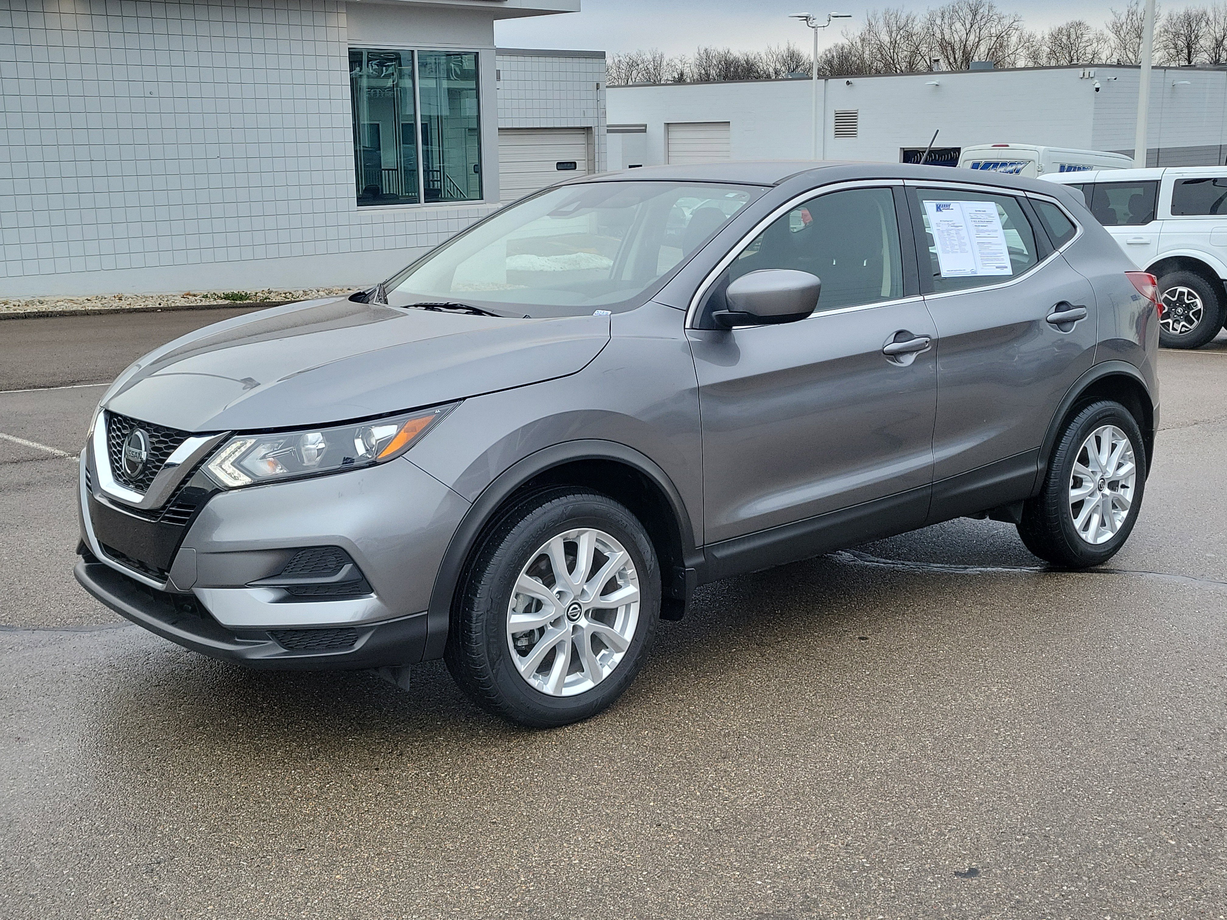 Used 2022 Nissan Rogue Sport S image 2