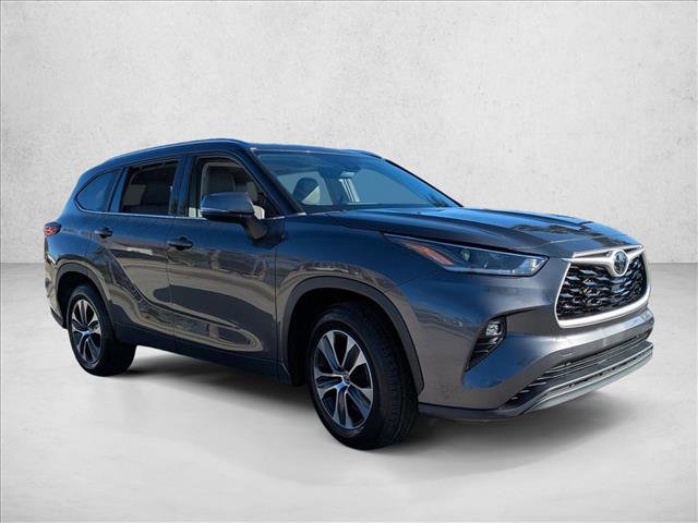 Used 2021 Toyota Highlander XLE image 3