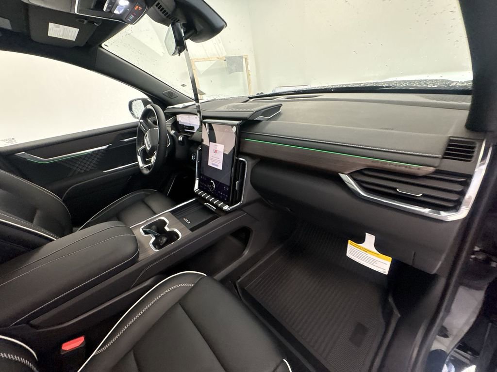 New 2026 GMC Acadia Denali w/ Super Cruise Package FWD image 30