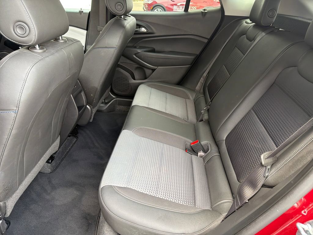 Certified 2025 Chevrolet Trax LT w/ LT Convenience Package FWD image 26