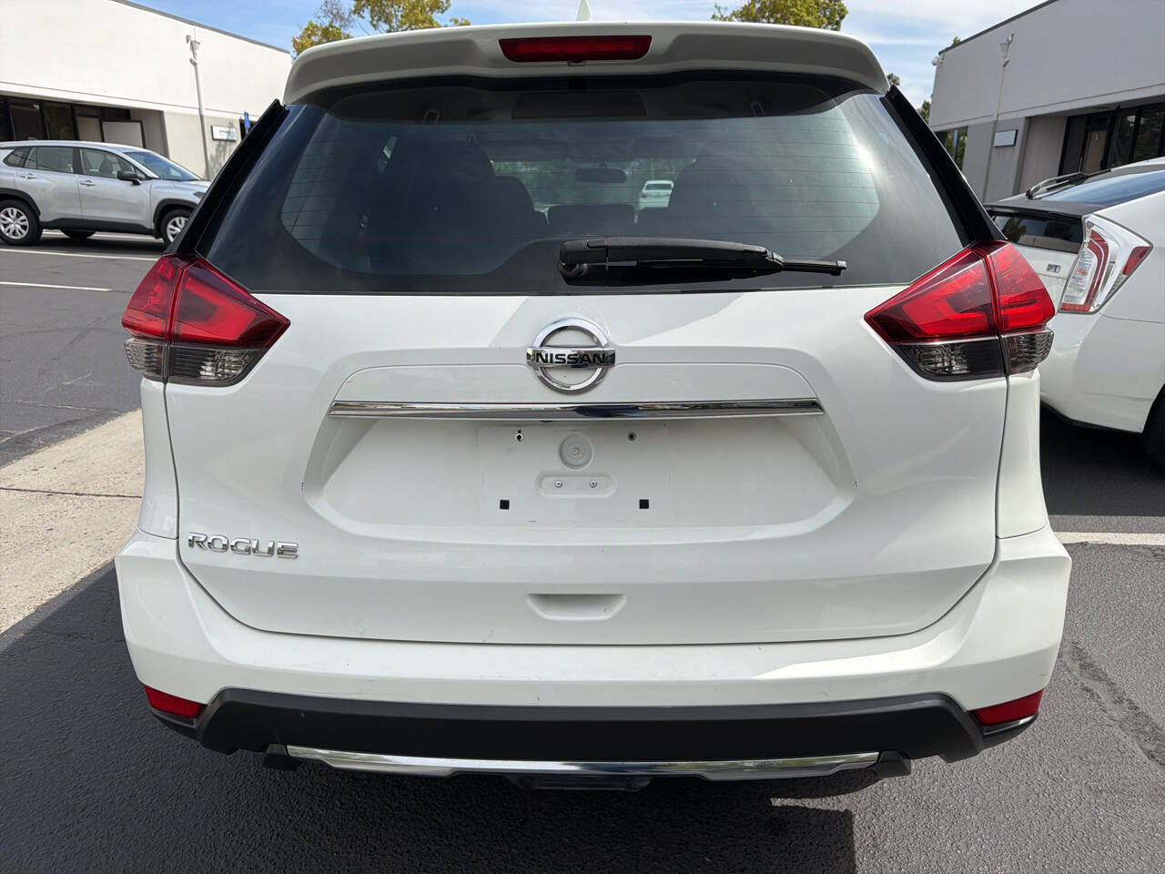 Used 2017 Nissan Rogue S FWD image 6