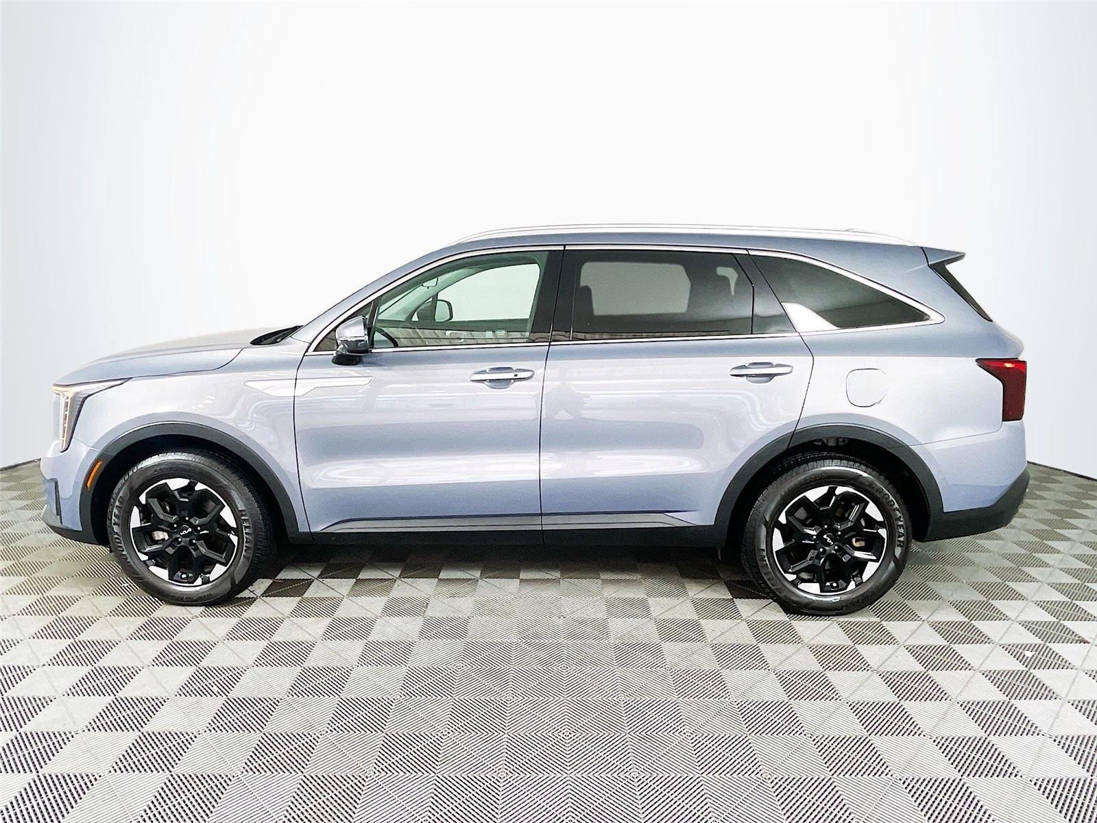 Used 2024 Kia Sorento S w/ Panoramic Sunroof Package AWD/4WD image 4