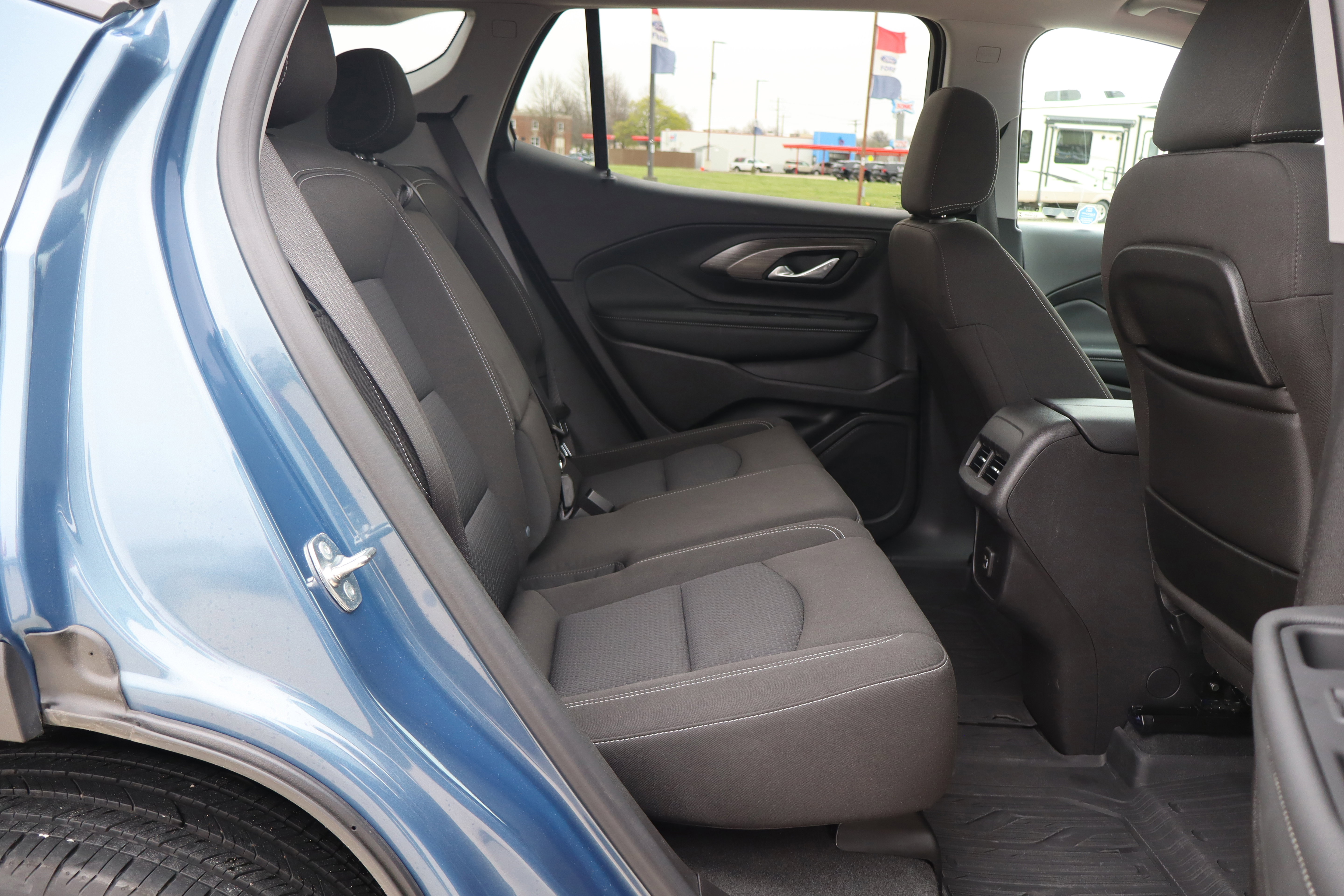 Used 2024 GMC Terrain SLE w/ Driver Convenience Package image 11