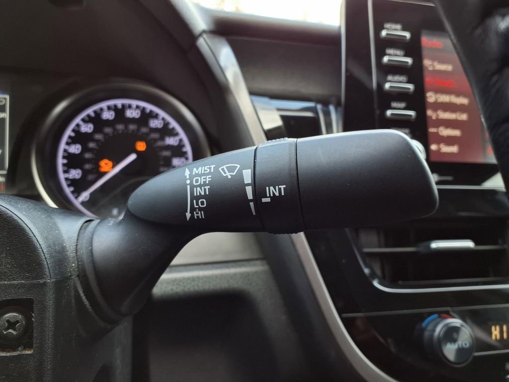 Used 2021 Toyota Camry SE FWD image 19