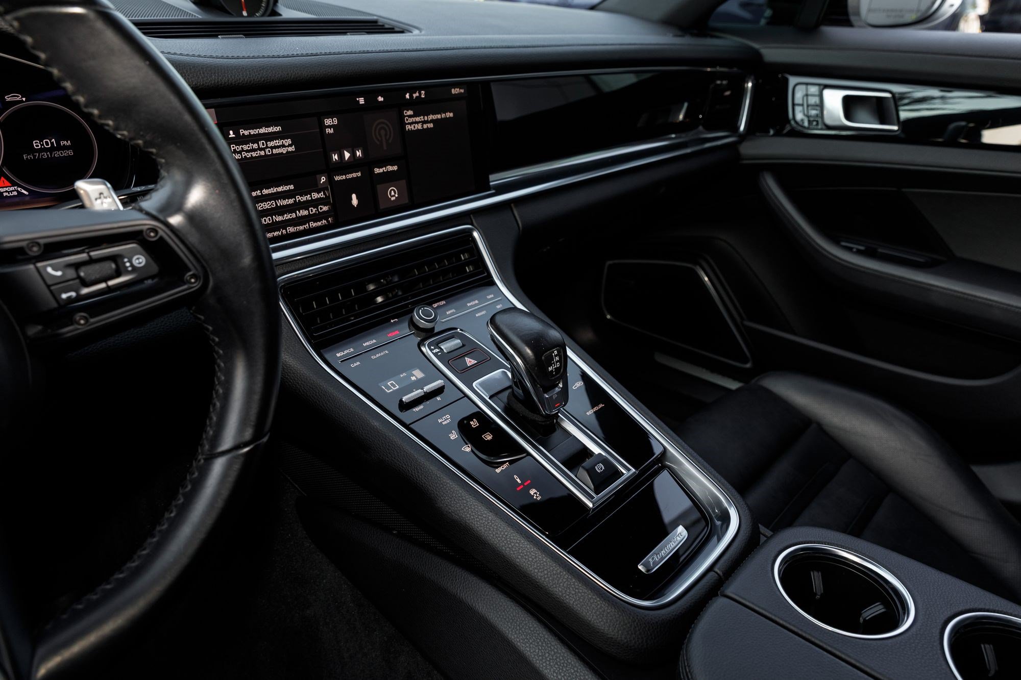 Used 2021 Porsche Panamera image 30