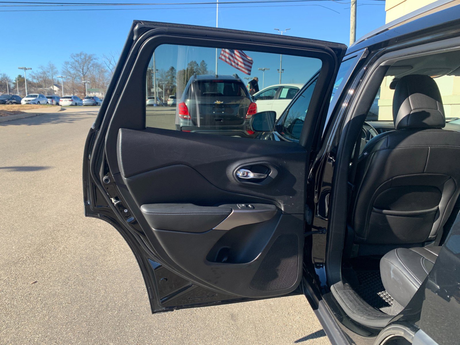 Used 2019 Jeep Cherokee Latitude Plus w/ Cold Weather Group image 31