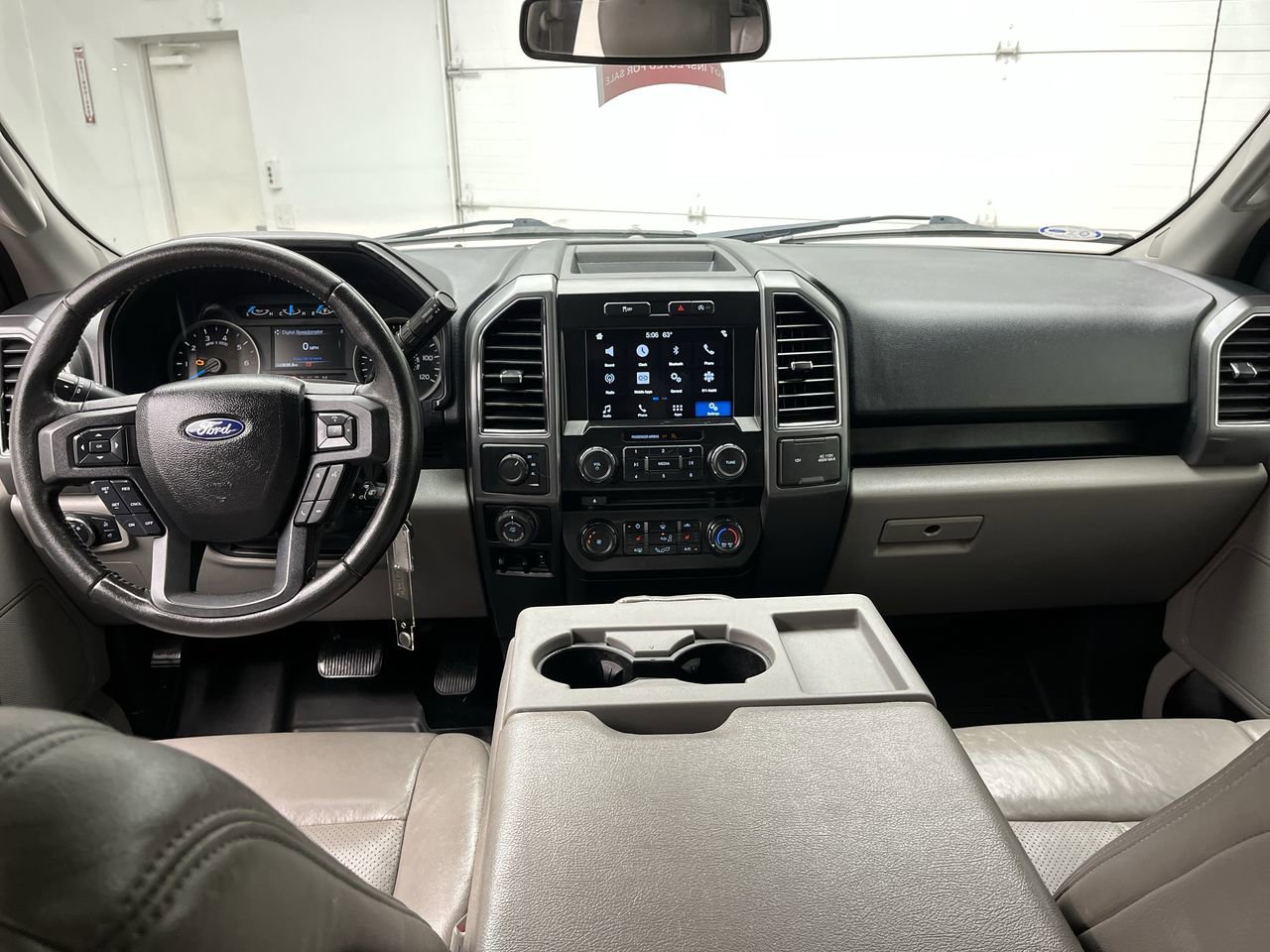 Used 2017 Ford F150 XLT w/ Equipment Group 302A Luxury AWD/4WD image 4