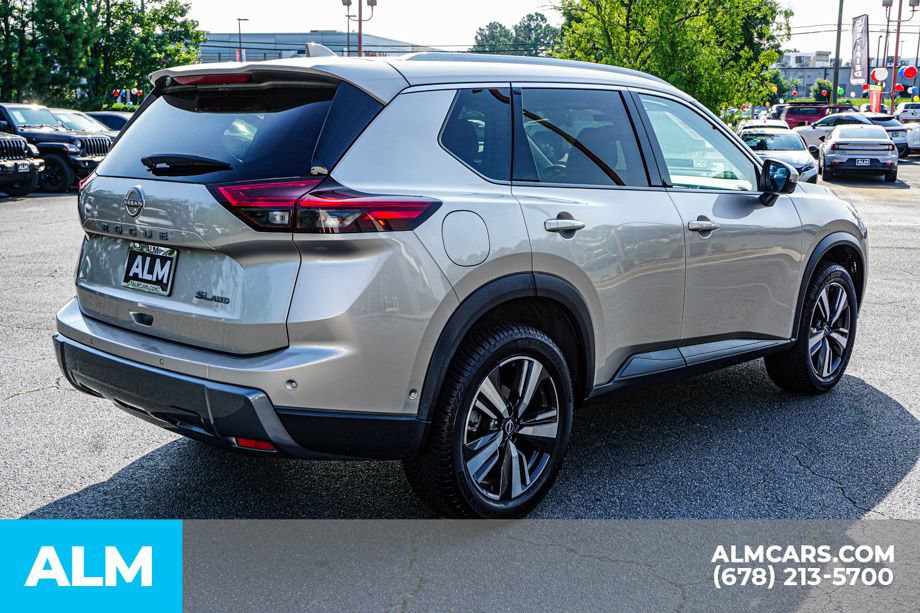 Used 2024 Nissan Rogue SL AWD/4WD image 5