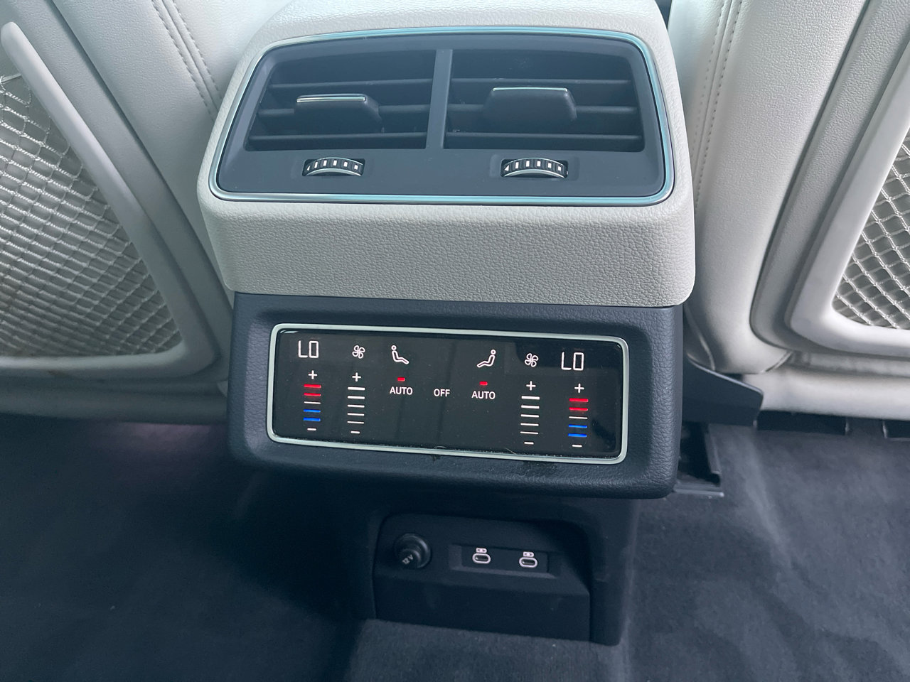 Used 2023 Audi e-tron Premium w/ Convenience Plus Package image 26