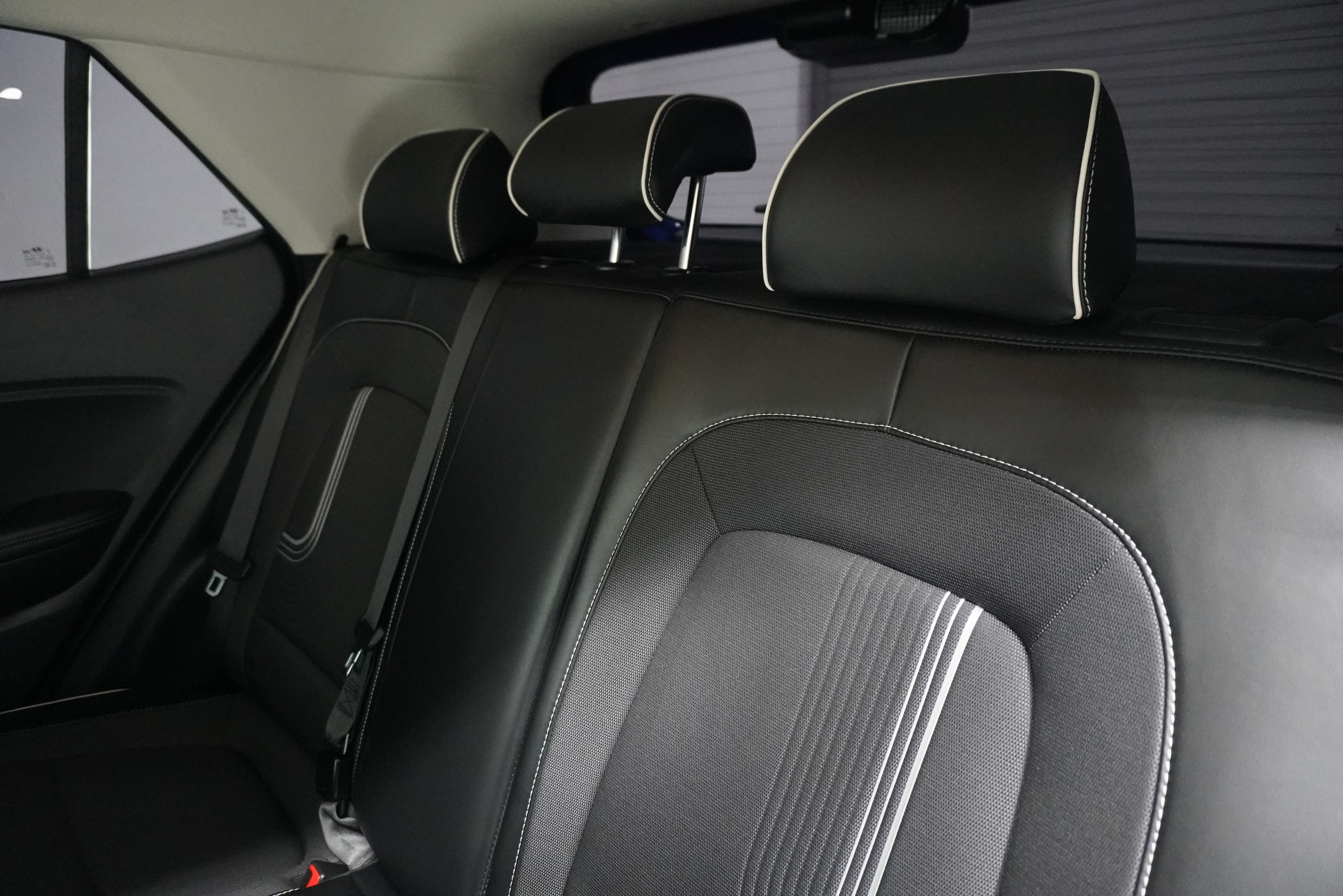 Used 2022 Hyundai Venue Limited FWD image 13