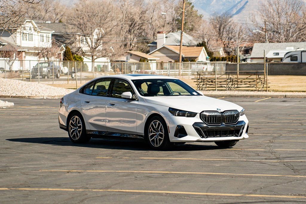 Used 2025 BMW i5 xDrive40 w/ M Sport Package image 3