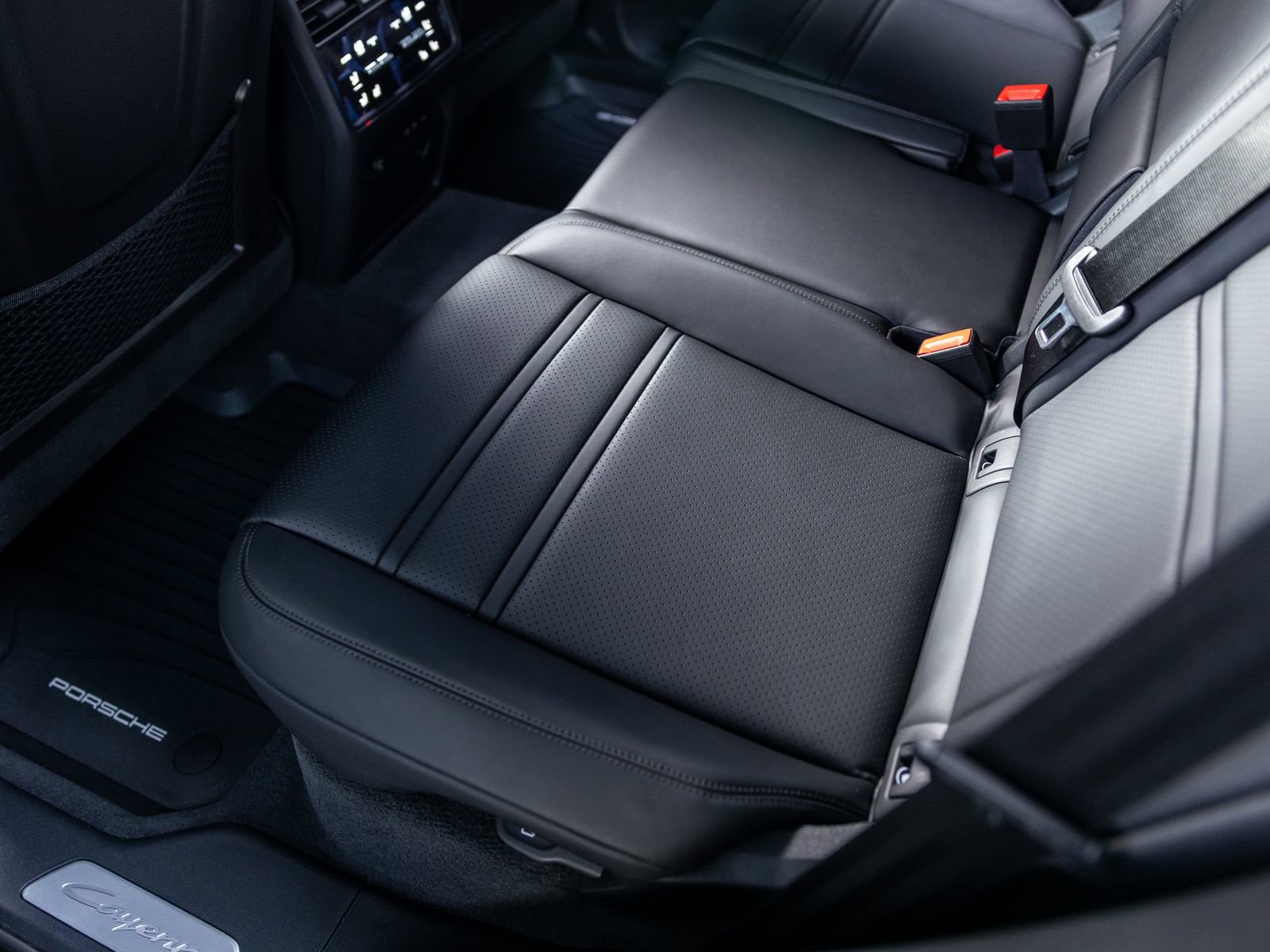 Certified 2025 Porsche Cayenne image 40