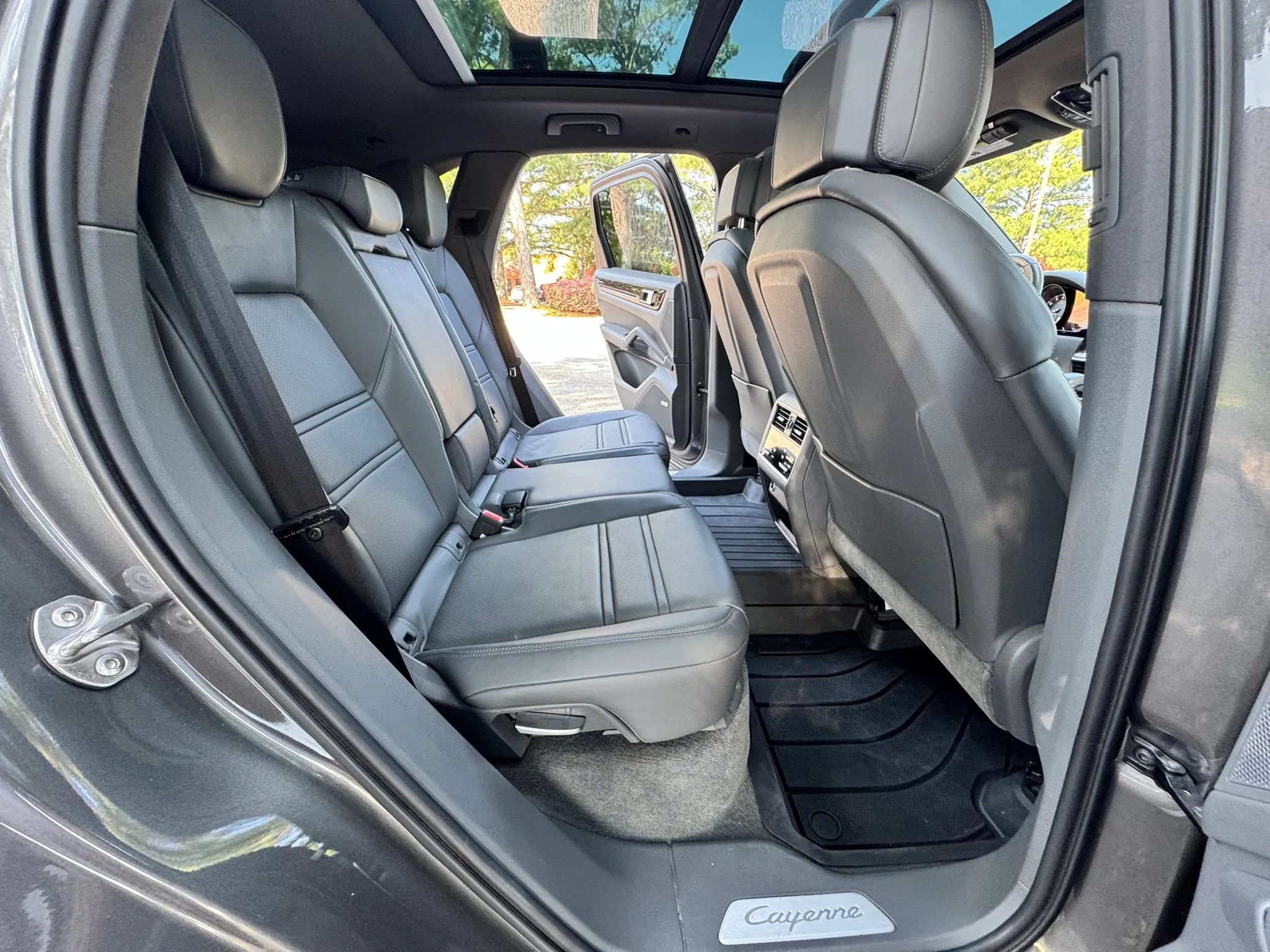 Used 2019 Porsche Cayenne AWD/4WD image 25