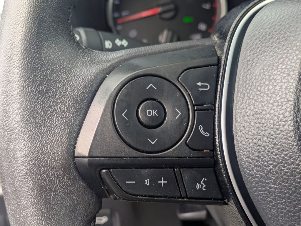 Used 2021 Toyota RAV4 XLE w/ Convenience Package image 20