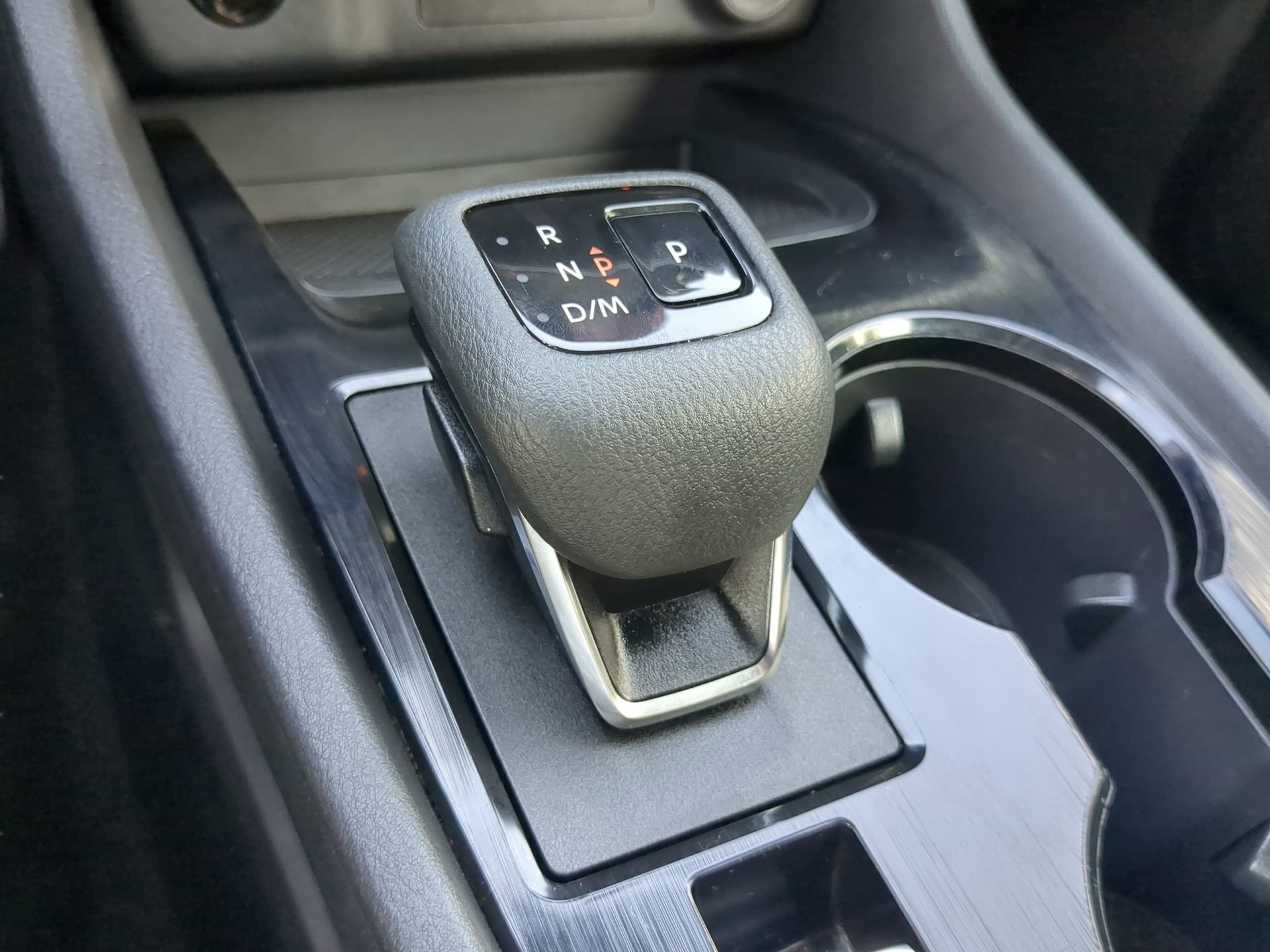 Used 2024 Nissan Rogue S FWD image 59