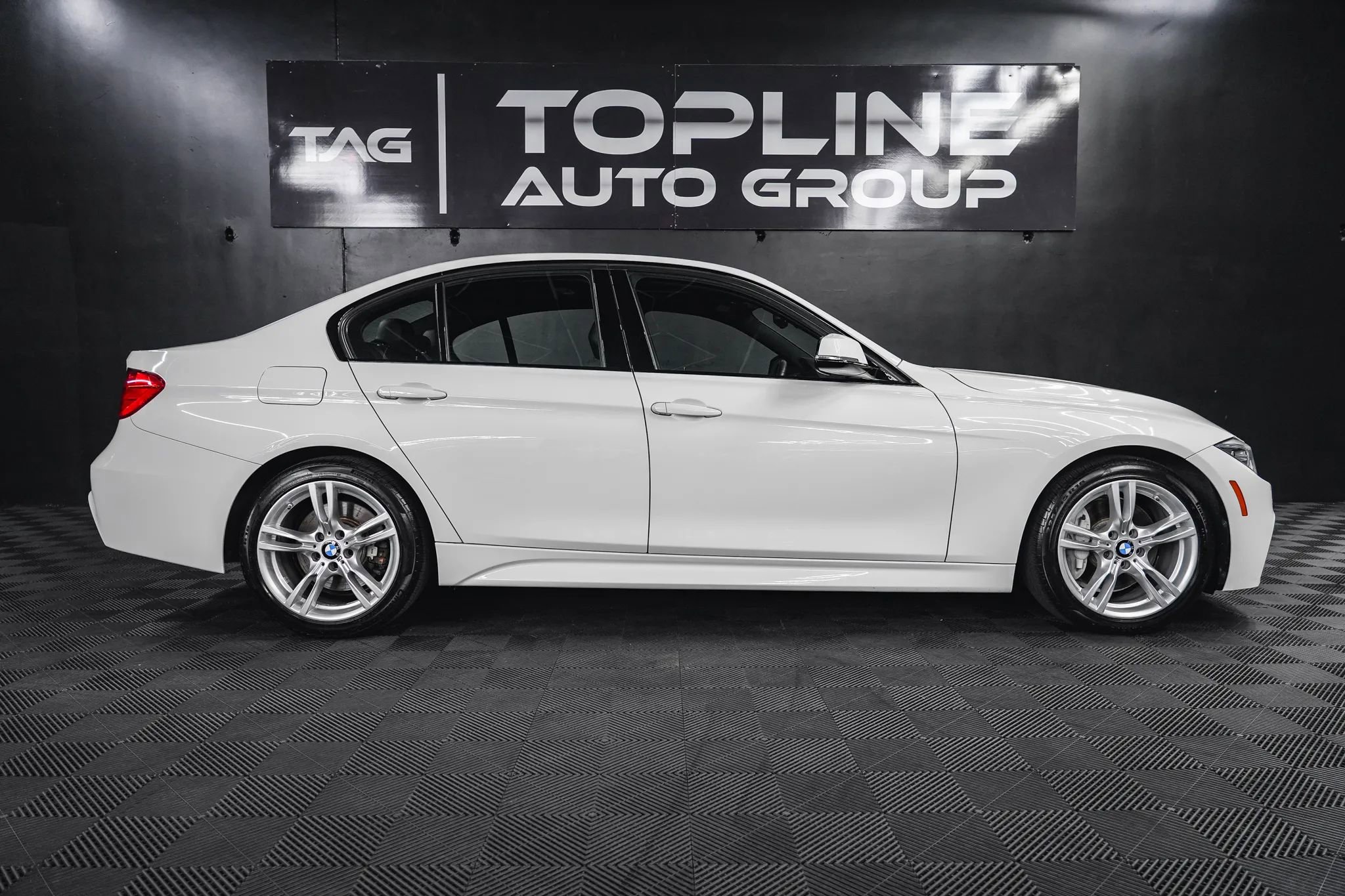 Used 2014 BMW 335i xDrive Sedan AWD/4WD image 17