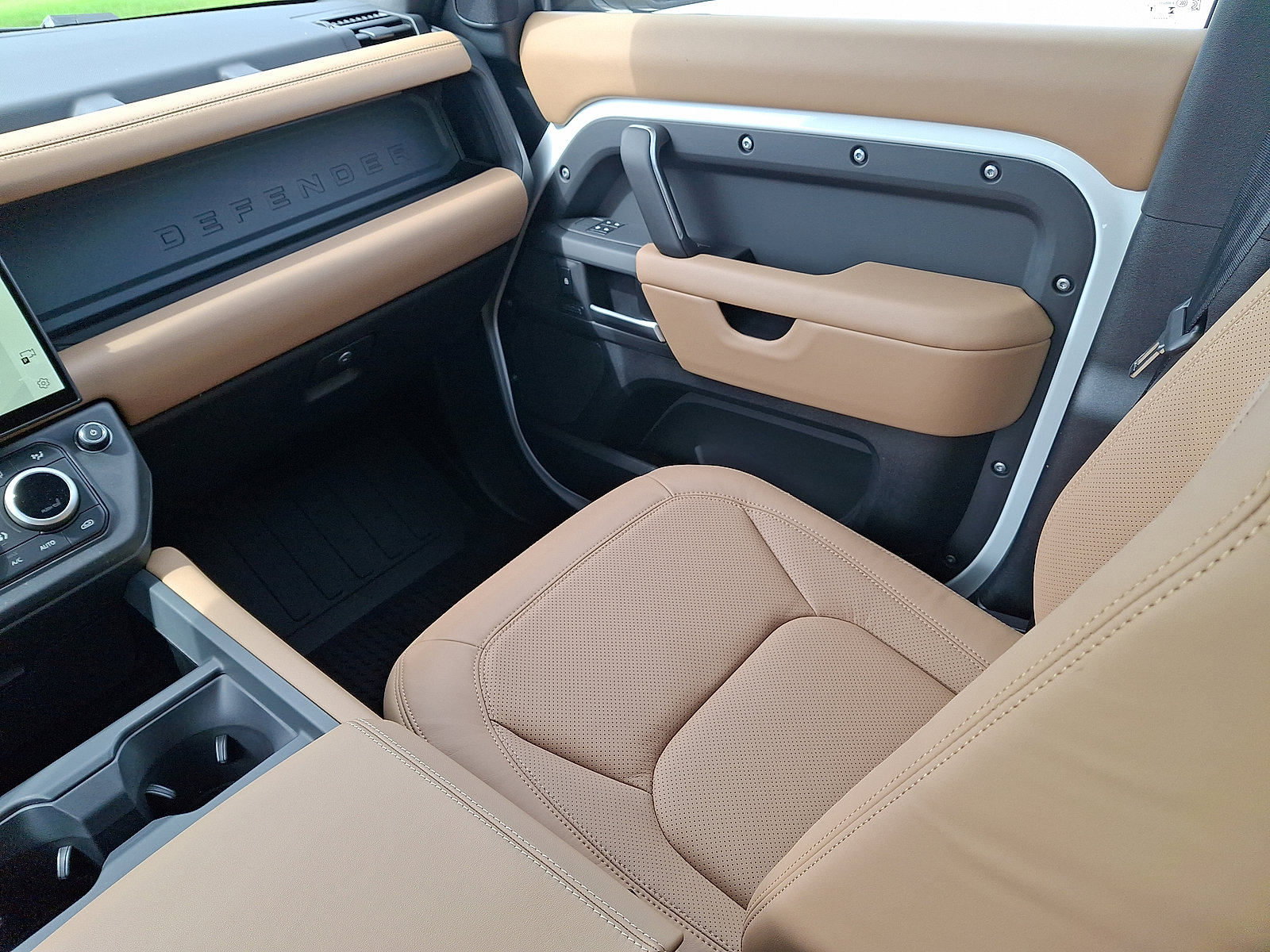 New 2026 Land Rover Defender 110 X-Dynamic SE AWD/4WD image 14