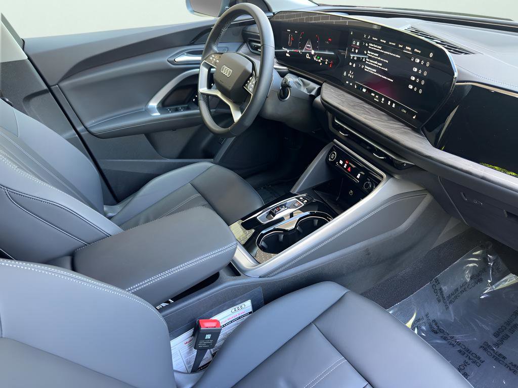 Used 2025 Audi Q5 Premium w/ Convenience Package image 45