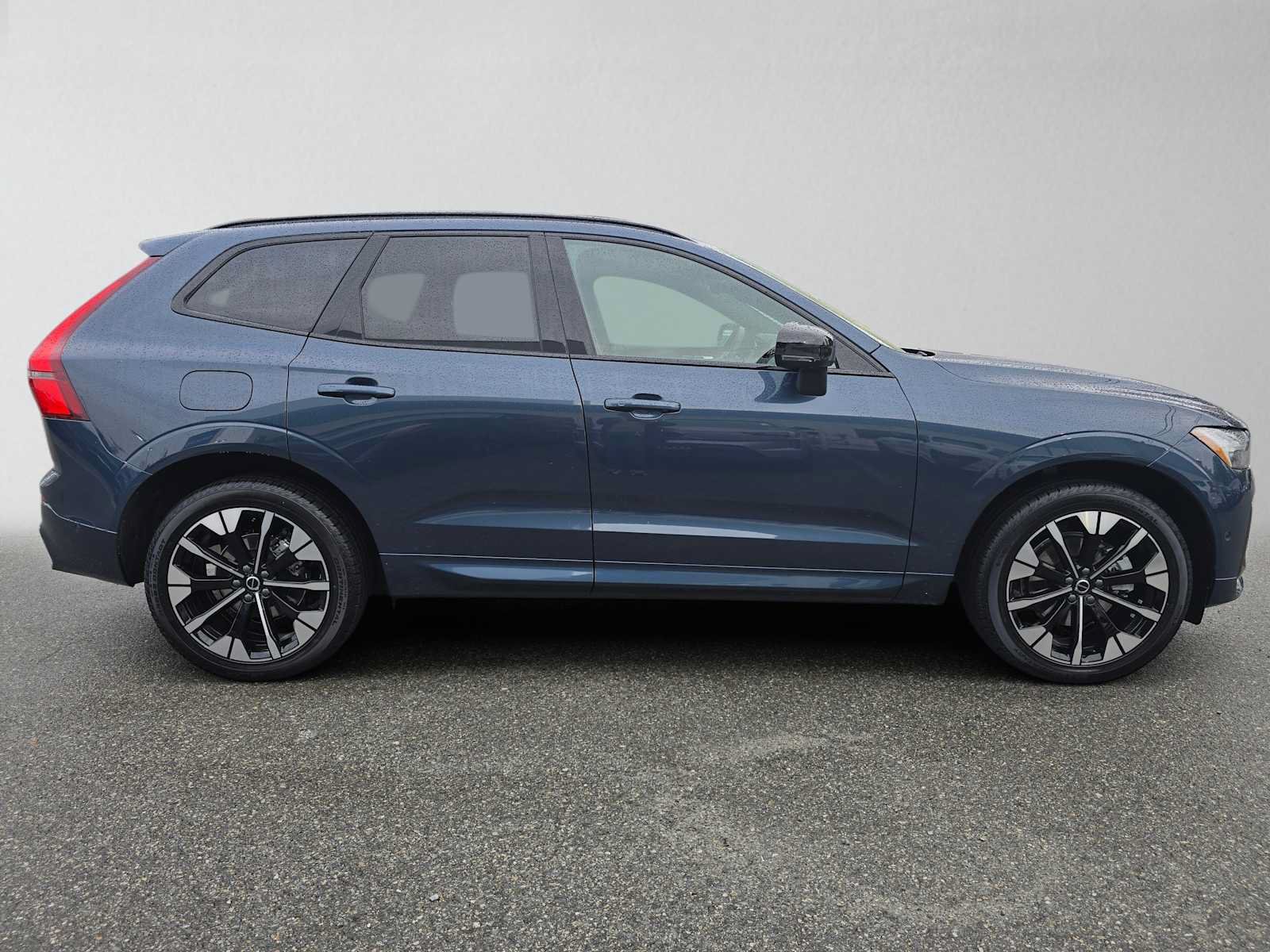 Used 2026 Volvo XC60 B5 Plus w/ Protection Package Premier AWD/4WD image 2