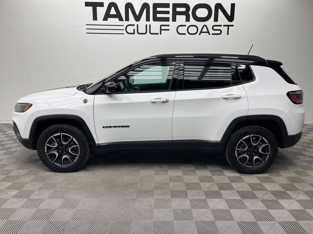 Used 2025 Jeep Compass Trailhawk AWD/4WD image 6