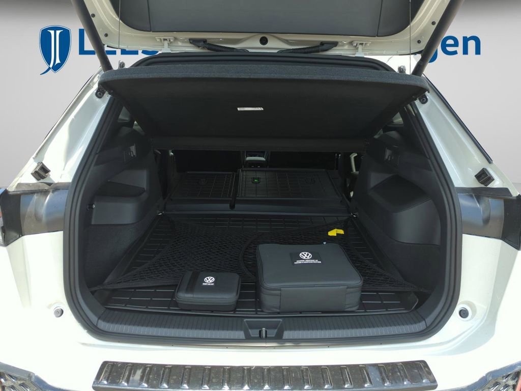 New 2026 Volkswagen Tiguan SEL R-Line AWD/4WD image 17