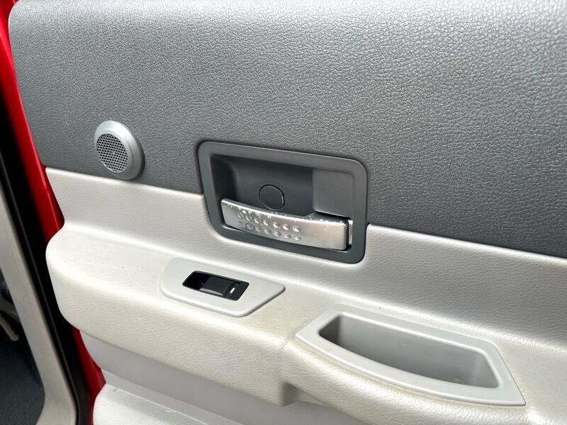 Used 2008 Dodge Durango SLT w/ Technology Group II image 41