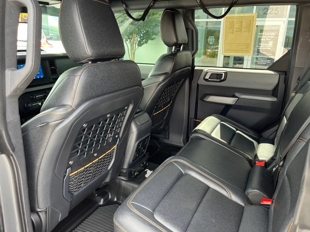 Used 2023 Ford Bronco Badlands w/ Sasquatch Package AWD/4WD image 16