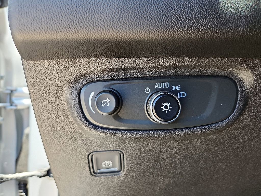 Used 2022 GMC Terrain SLE w/ Driver Convenience Package FWD image 15