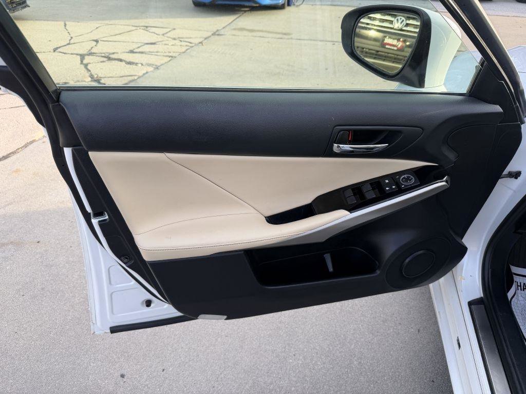 Used 2016 Lexus IS 300 AWD image 9