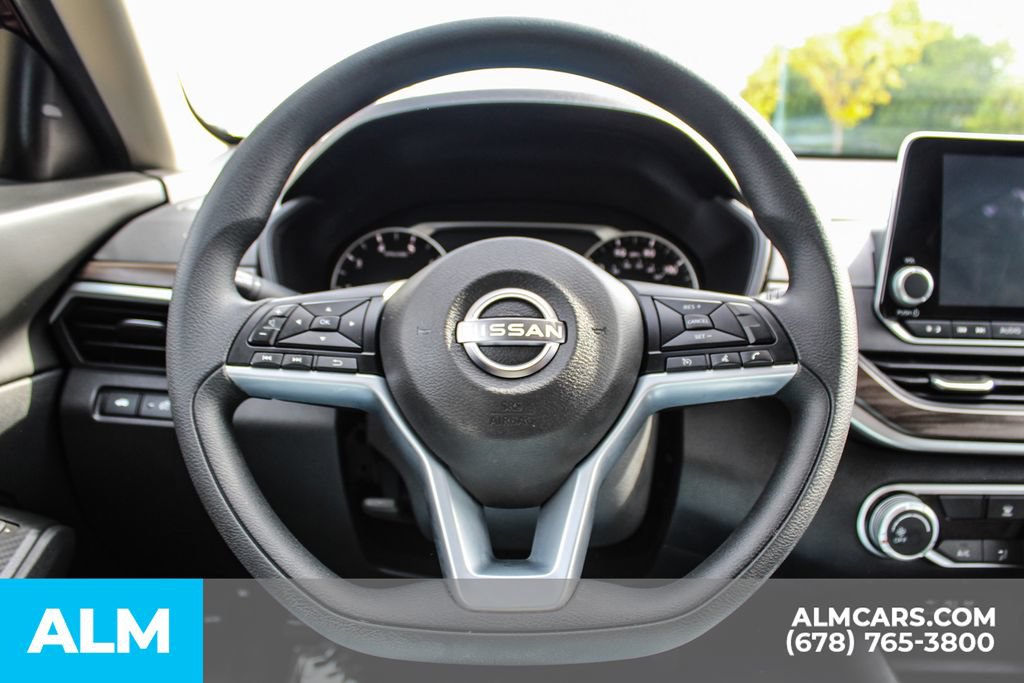 Used 2025 Nissan Altima 2.5 SV FWD image 23
