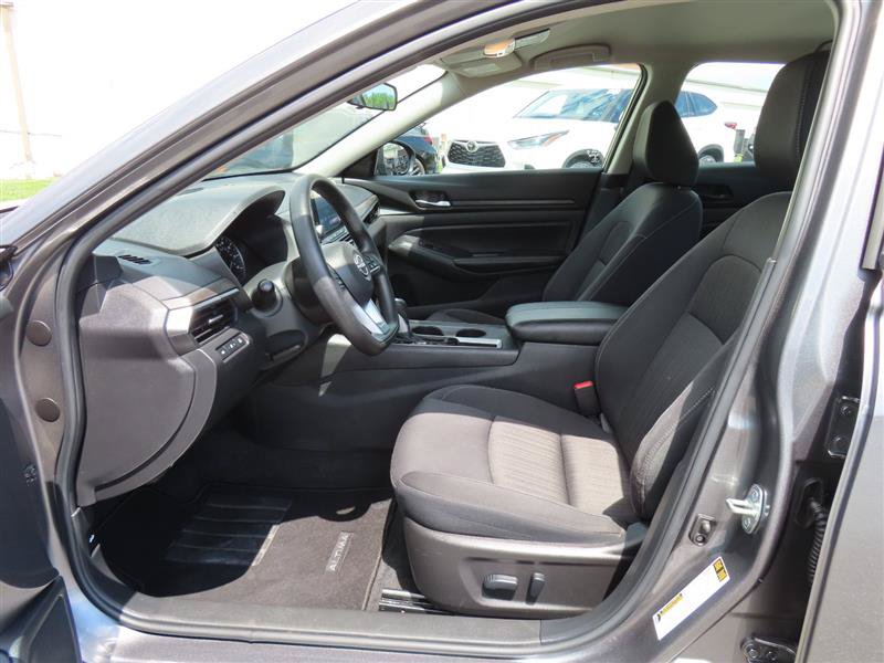Used 2025 Nissan Altima 2.5 SV FWD image 18