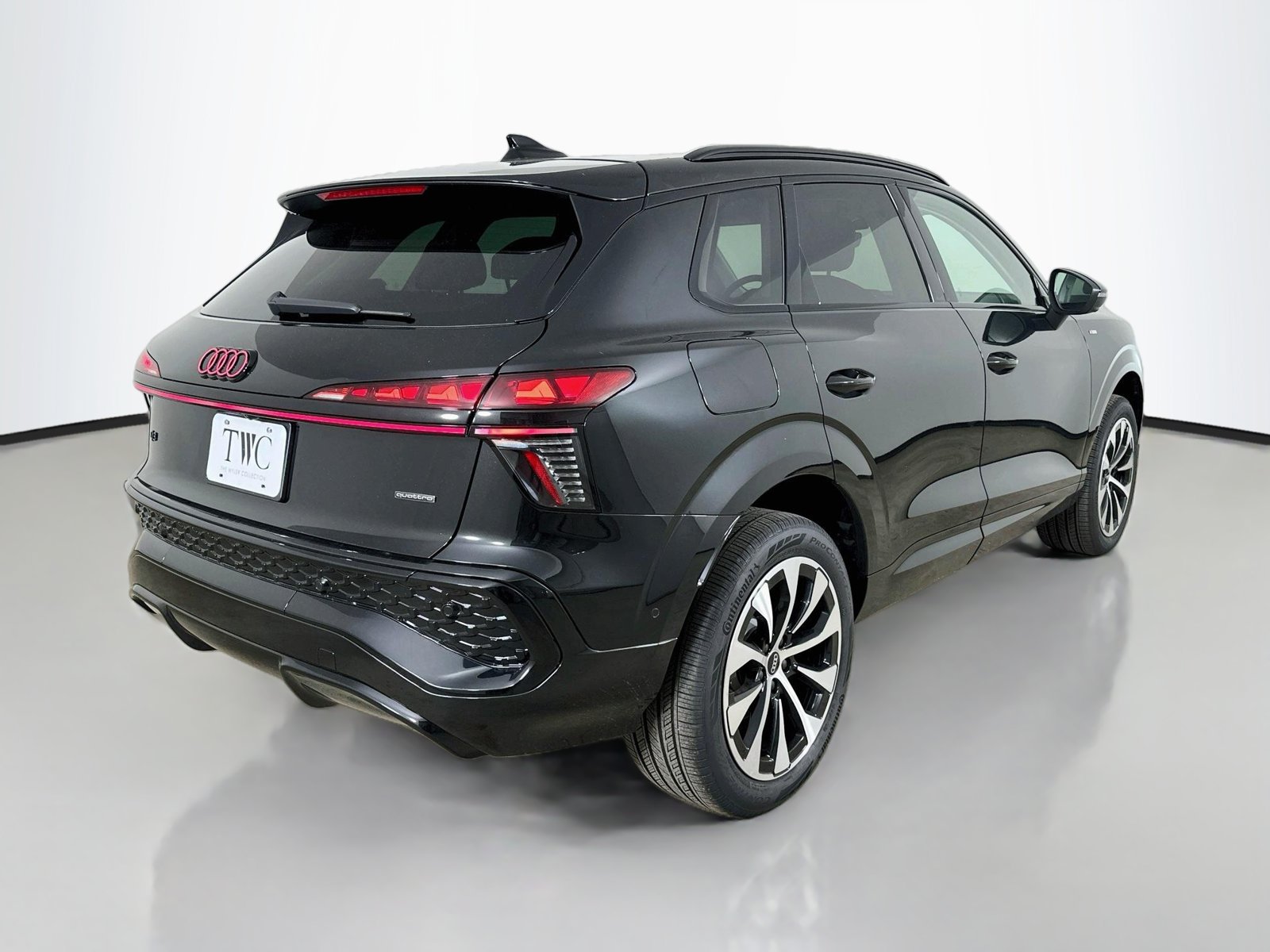 New 2026 Audi Q3 quattro 2.0T AWD/4WD image 5