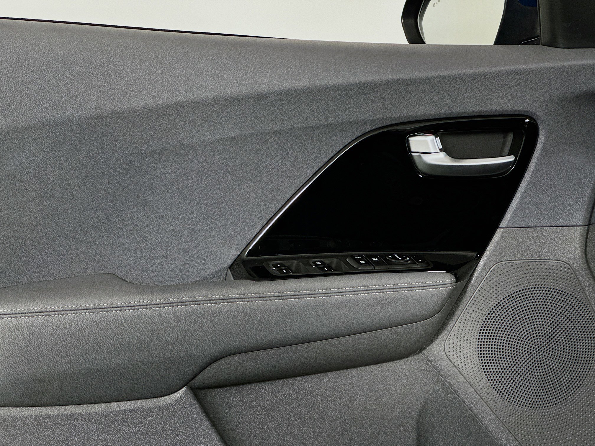 Used 2022 Kia Niro LXS image 16