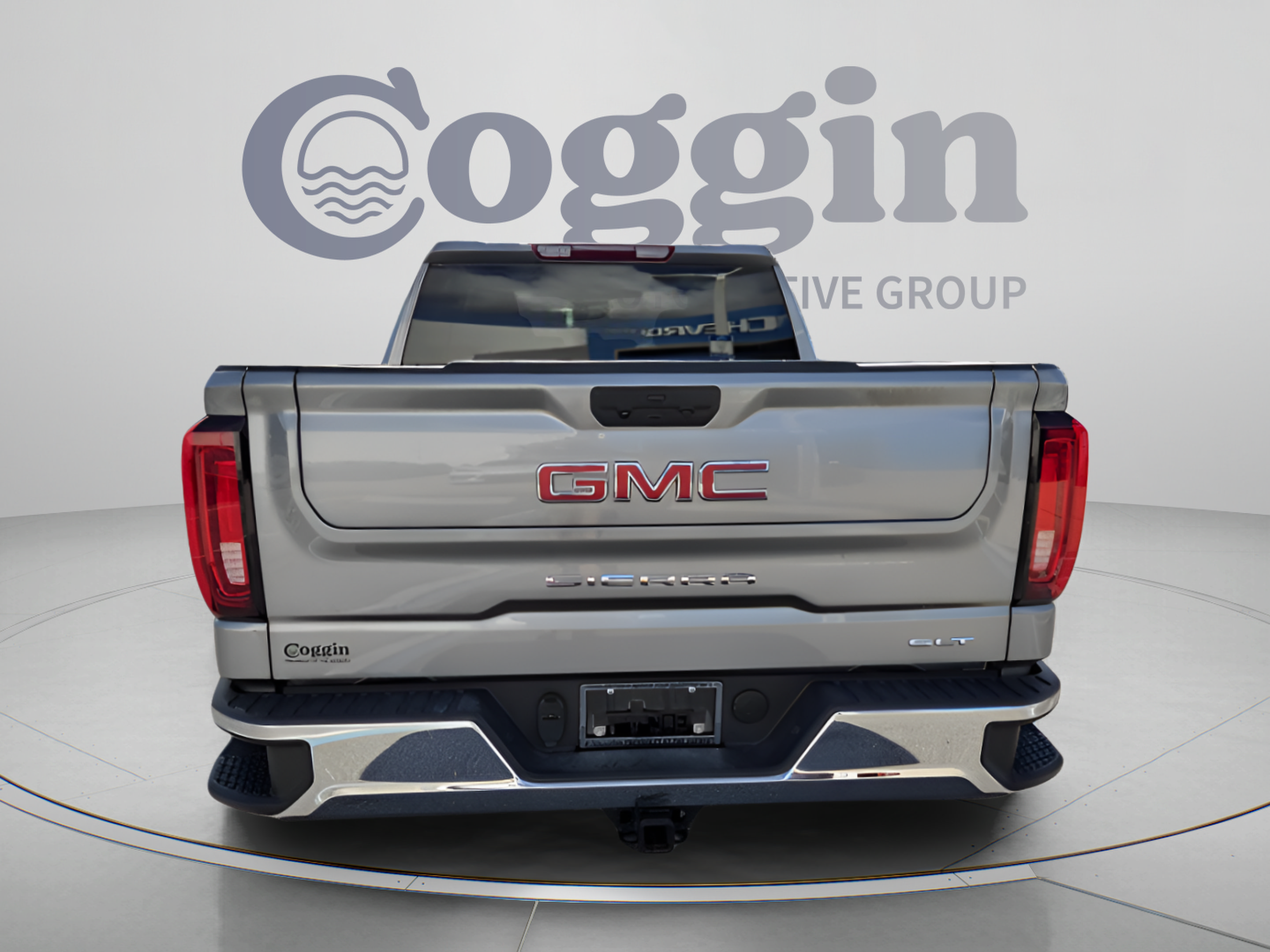 Used 2025 GMC Sierra 1500 SLT AWD/4WD image 4
