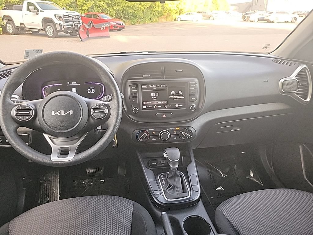 Used 2025 Kia Soul LX w/ LX Technology Package FWD image 34