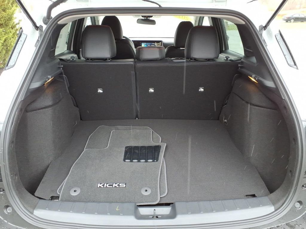 Used 2025 Nissan Kicks SR AWD/4WD image 7