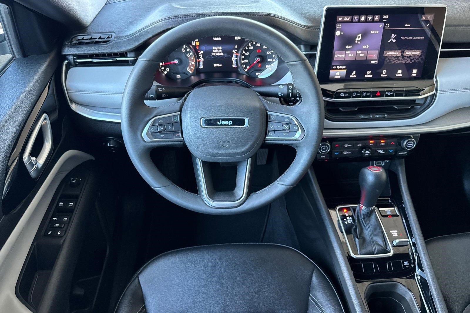 Used 2025 Jeep Compass Limited image 28