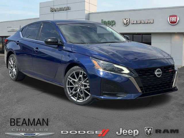 Used 2023 Nissan Altima 2.5 SR w/ SR Premium Package AWD/4WD image 1
