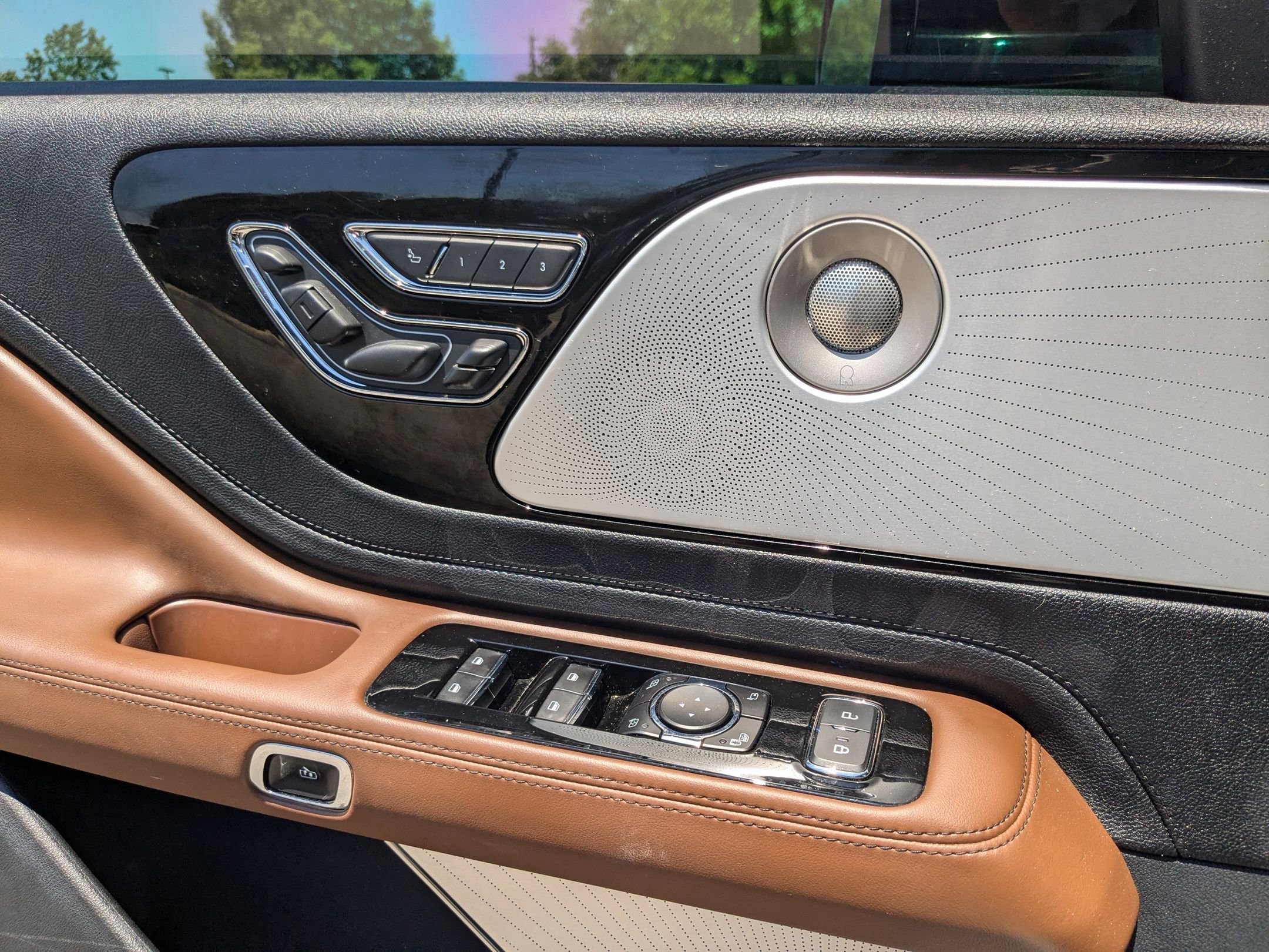 Used 2023 Lincoln Aviator Reserve w/ Equipment Group 201A RWD image 8