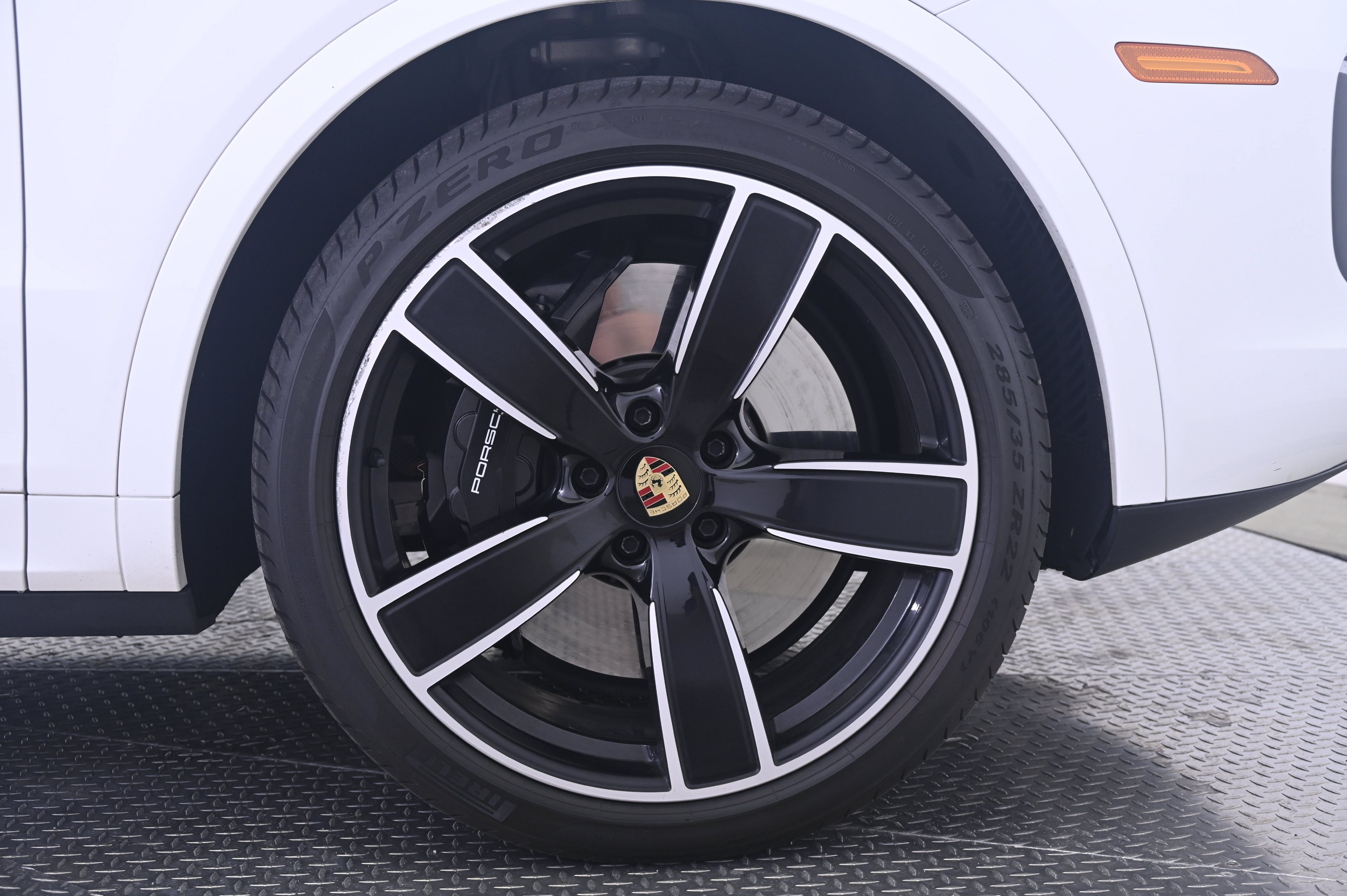 Certified 2023 Porsche Cayenne Turbo AWD/4WD image 14